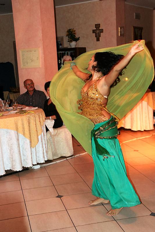 Cenone la danzatrice del ventre.jpg
